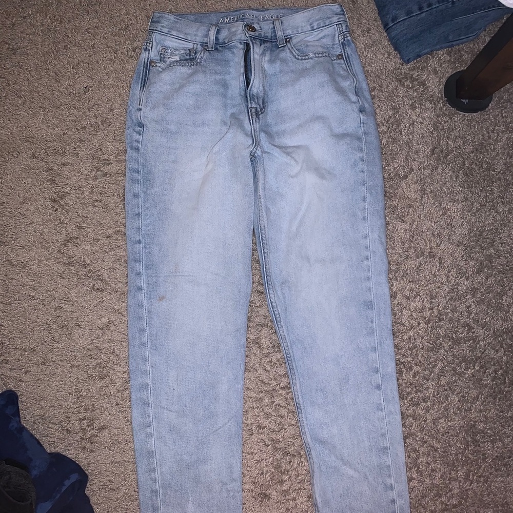 AMERICAN EAGLE MOM JEAN